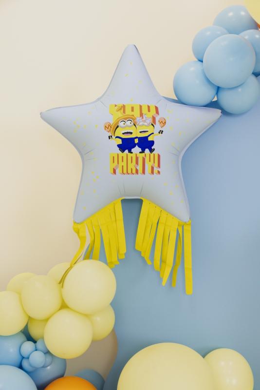 BALON FOLIOWY GWIAZDA Z FRĘDZLAMI MINIONKI 72X72CM MIX