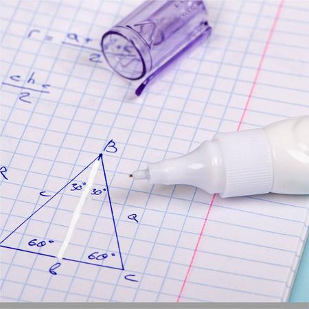 KOREKTOR BERLINGO W PIÓRZE 8ML A/12 PLASTIKOWA KOŃCÓWKA