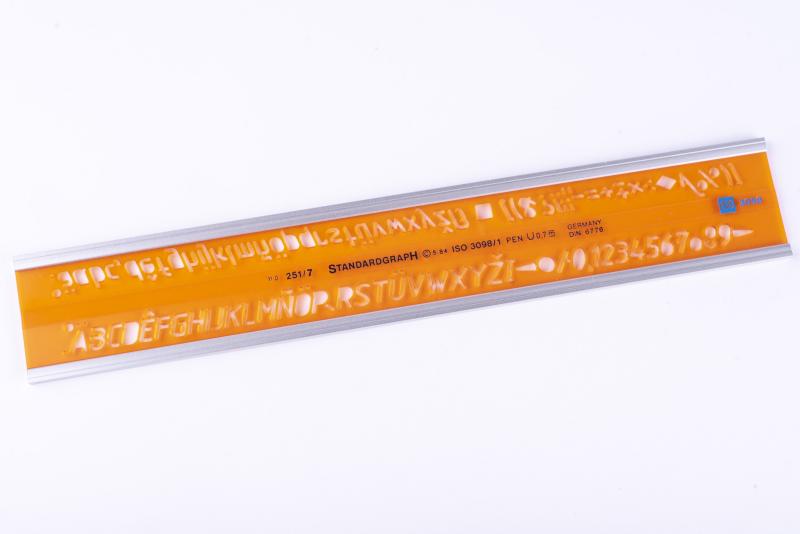 SZABLON LIT-CYF 10MM KURSYWA LENIAR