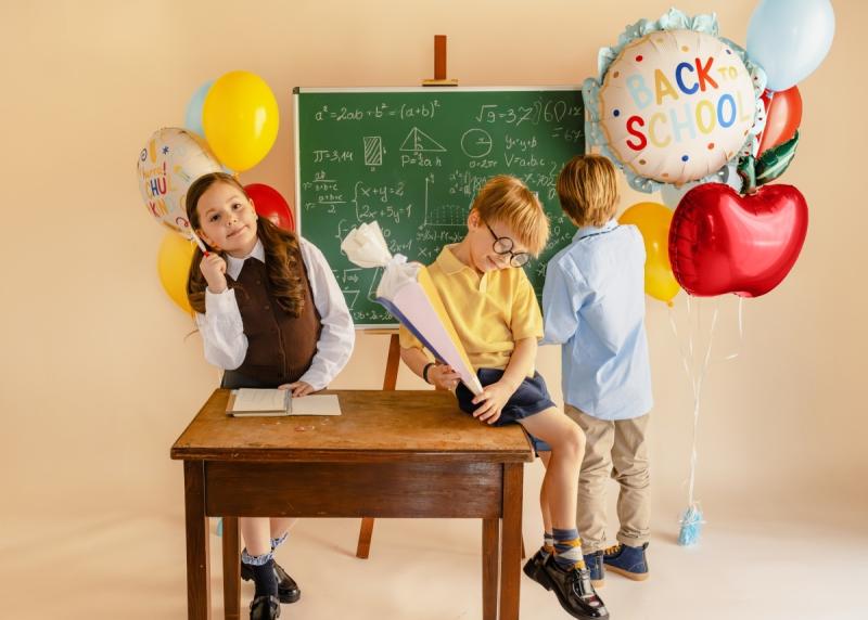BALON FOLIOWY PASTYLKA Z FALBANKĄ BACK TO SCHOOL 52X52CM KRMOWO-NIEBIESKI