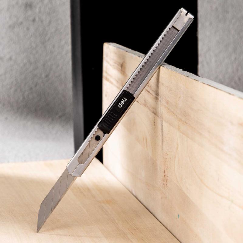 NÓŻ NA WYMIENNE OSTRZA 0,4X9X70MM SREBRNY