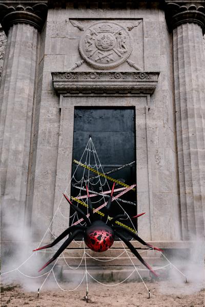 BALON FOLIOWY STOJĄCY PAJĄK XXL CZARNO-CZERWONY