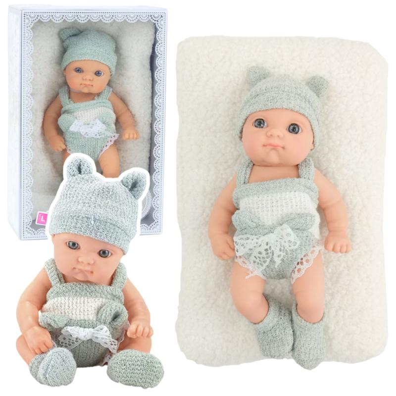 LALKA BOBAS NIEMOWLAK Z KOCYKIEM BIAŁO-SZARE UBRANKO CZAPECZKA 18CM