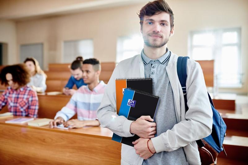 KOŁOZESZYT A4/80 # OXFORD STUDENT EASYNOTES
